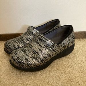 SoftWalk Grey’s Anatomy Nursing Clogs. Women’s size 8.5.